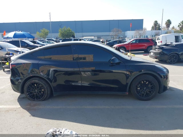 5YJYGDEDXMF116296 Tesla Model Y Standard Range Rear-wheel Drive