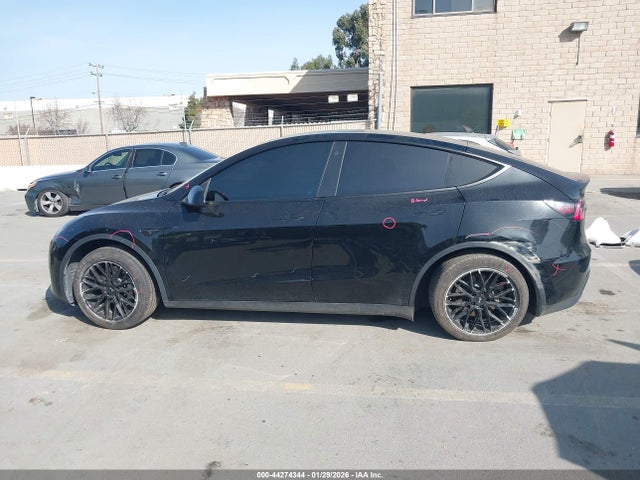 5YJYGDEDXMF116296 Tesla Model Y Standard Range Rear-wheel Drive