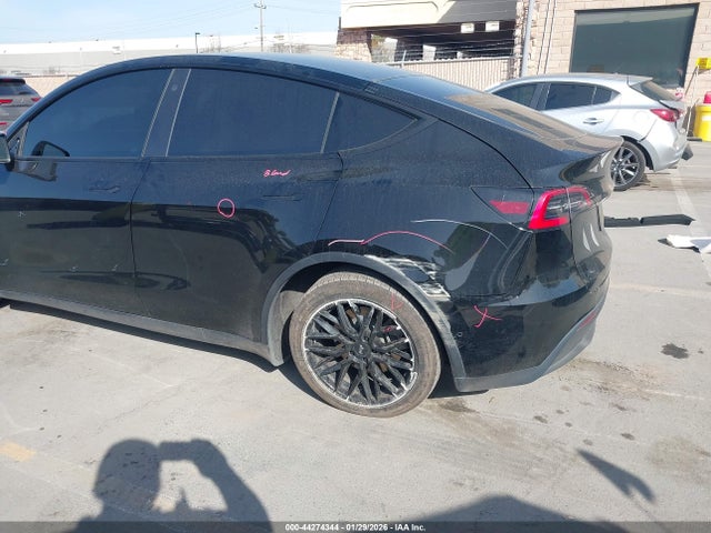 5YJYGDEDXMF116296 Tesla Model Y Standard Range Rear-wheel Drive