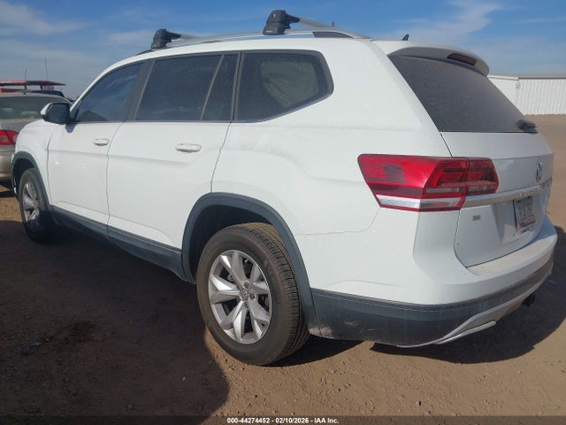 2018 VOLKSWAGEN ATLAS 1V2LR2CAXJC588295 Photo 2