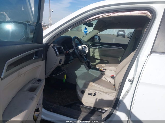 2018 VOLKSWAGEN ATLAS 1V2LR2CAXJC588295 Photo 4