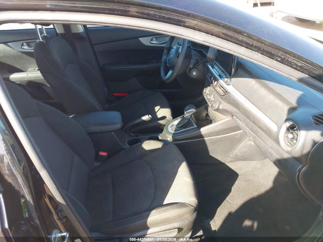 3KPF24AD8PE529128 KIA Forte Lxs