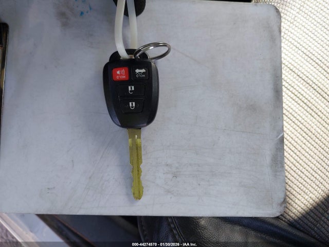 Продаж на аукціоні авто 2016 Toyota Corolla S Plus, vin: 5YFBURHE2GP561561, номер лоту: 44274570