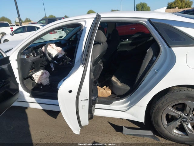 5XXG14J28NG091303 KIA K5 LXS