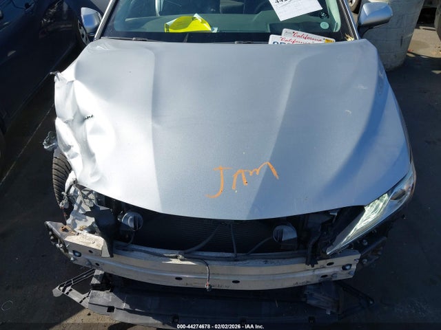 4T1B21HK6JU008611 Toyota Camry Hybrid Xle