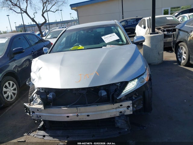 4T1B21HK6JU008611 Toyota Camry Hybrid Xle