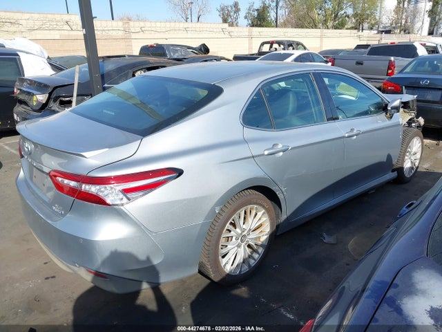 4T1B21HK6JU008611 Toyota Camry Hybrid Xle