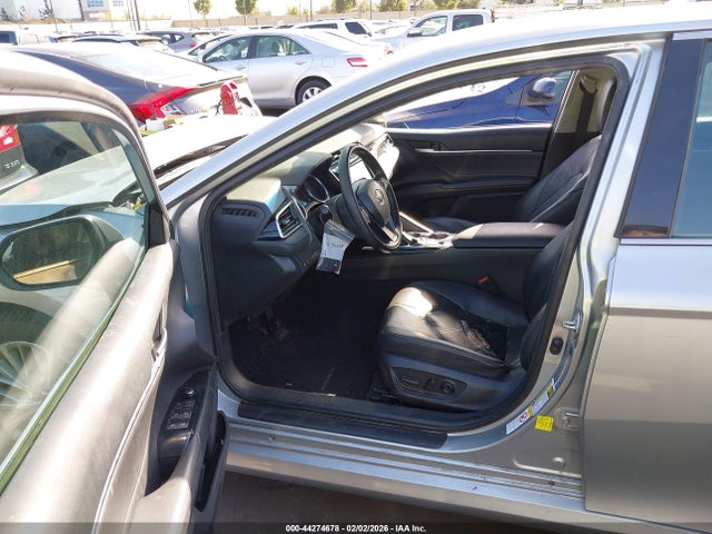 4T1B21HK6JU008611 Toyota Camry Hybrid Xle