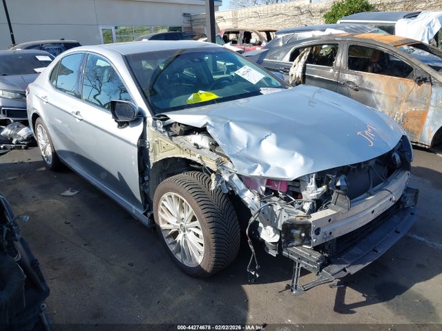4T1B21HK6JU008611 Toyota Camry Hybrid Xle