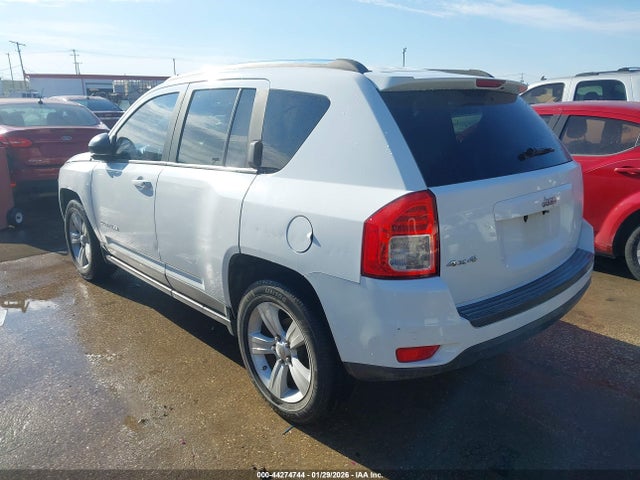 2011 JEEP COMPASS 1J4NF1FBXBD249205 Photo 2