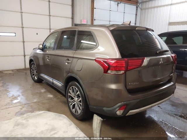 44274893 :رقم المزاد ، JA4AZ3A31JZ034668 vin ، 2018 Mitsubishi Outlander Se مزاد بيع