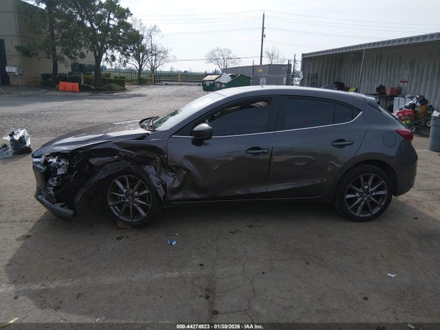 3MZBN1M30JM277165 Mazda Mazda3 Grand Touring