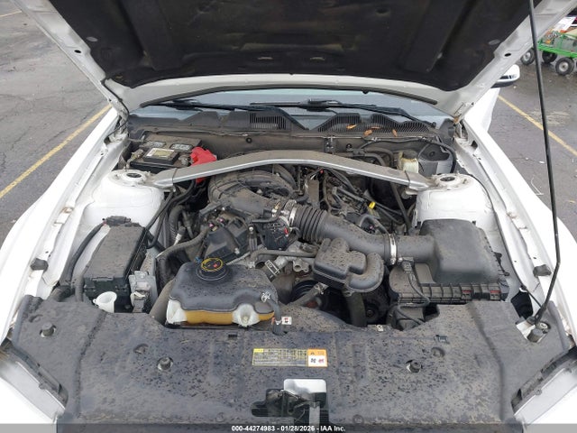 1ZVBP8EM8E5238135 Ford Mustang V6 Premium