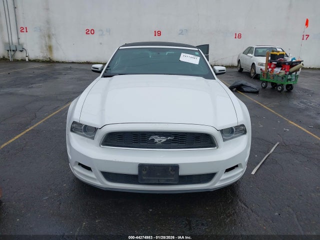 1ZVBP8EM8E5238135 Ford Mustang V6 Premium