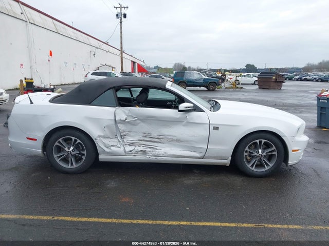 1ZVBP8EM8E5238135 Ford Mustang V6 Premium
