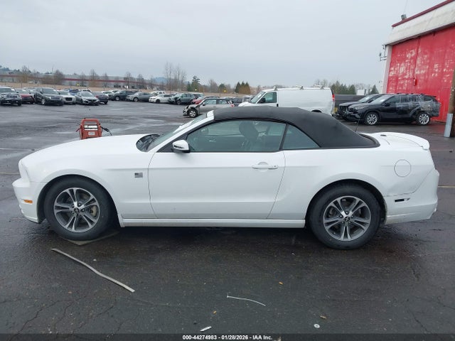 1ZVBP8EM8E5238135 Ford Mustang V6 Premium