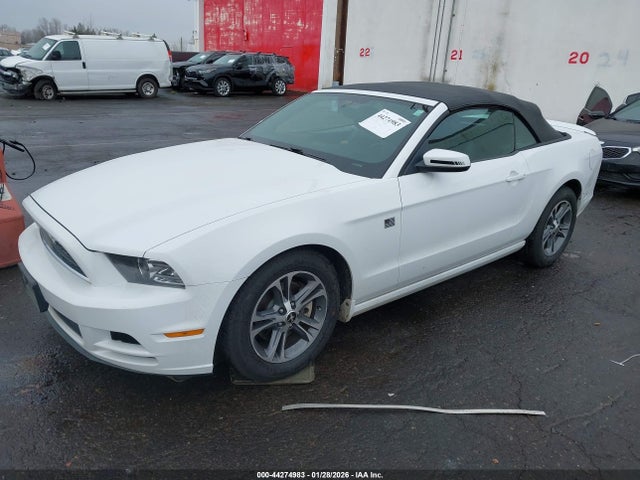 1ZVBP8EM8E5238135 Ford Mustang V6 Premium