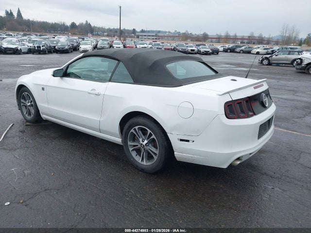 1ZVBP8EM8E5238135 Ford Mustang V6 Premium