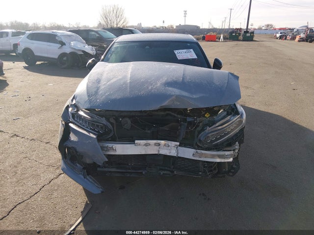 1HGCV3F28NA035672 Honda Accord Hybrid Sport