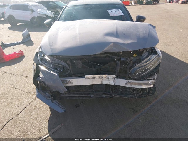1HGCV3F28NA035672 Honda Accord Hybrid Sport