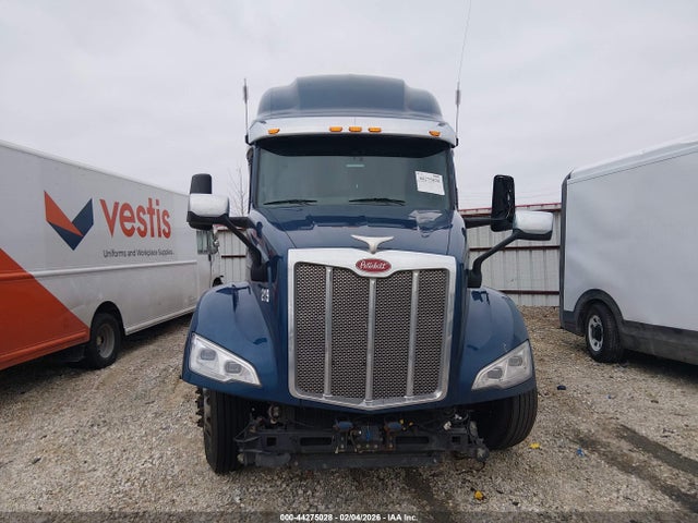 44275028 :رقم المزاد ، 1XPBD49X3ND784628 vin ، 2022 Peterbilt 579 مزاد بيع