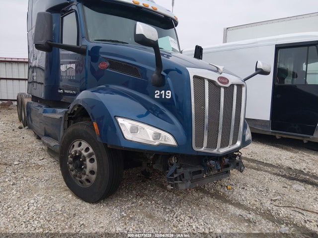 44275028 :رقم المزاد ، 1XPBD49X3ND784628 vin ، 2022 Peterbilt 579 مزاد بيع