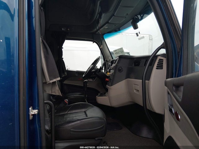 44275028 :رقم المزاد ، 1XPBD49X3ND784628 vin ، 2022 Peterbilt 579 مزاد بيع