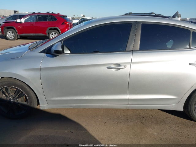 5NPD84LF5JH227125 Hyundai ELANTRA SEL