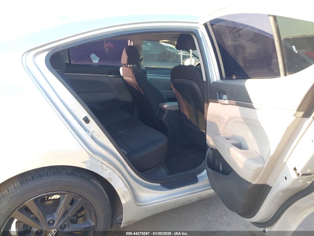 5NPD84LF5JH227125 Hyundai ELANTRA SEL
