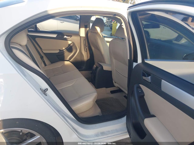 3VWD17AJ7EM410889 Volkswagen Jetta 1.8t Se