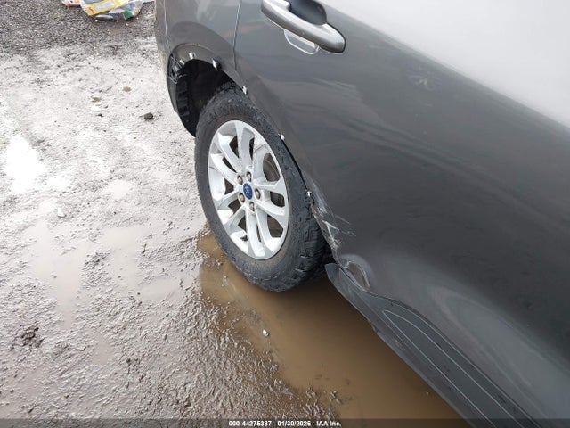 1FMCU9G63NUA71110 Ford ESCAPE SE