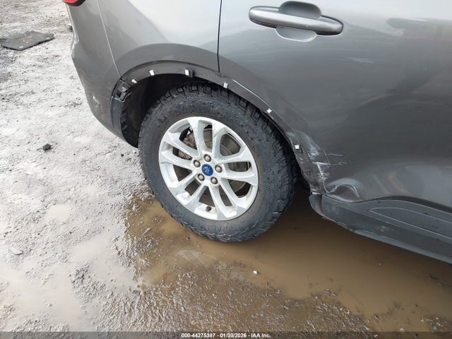 1FMCU9G63NUA71110 Ford ESCAPE SE