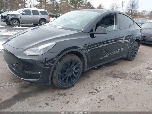 2023 TESLA MODEL Y 7SAYGDEE0PF689630 Photo 1