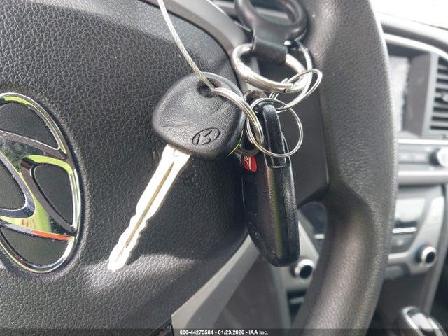 5NPD84LF7JH244735 Hyundai ELANTRA SEL
