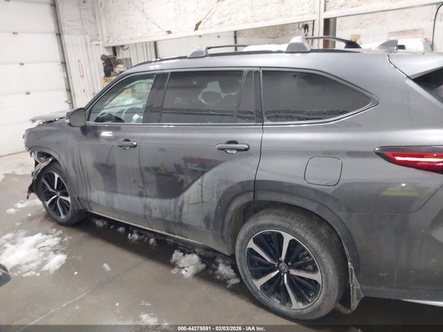 5TDJZRBH2NS169751 Toyota Highlander Xse