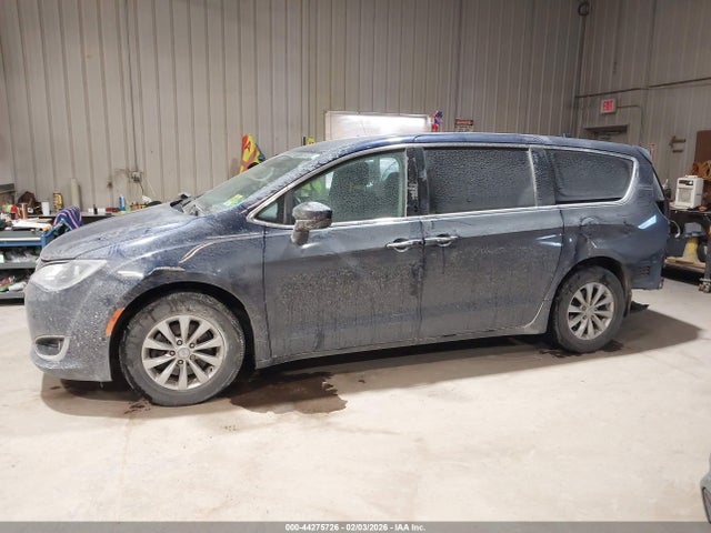 44275726 :رقم المزاد ، 2C4RC1FG4KR589460 vin ، 2019 Chrysler Pacifica Touring Plus مزاد بيع