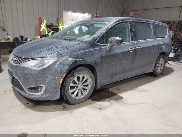 44275726 :رقم المزاد ، 2C4RC1FG4KR589460 vin ، 2019 Chrysler Pacifica Touring Plus مزاد بيع