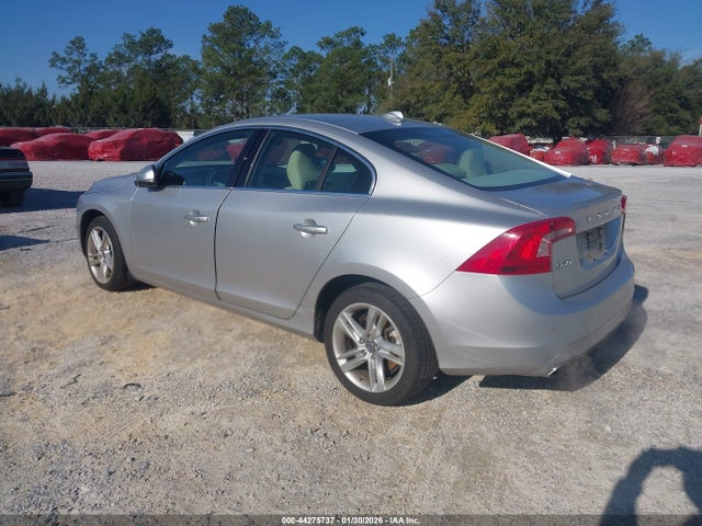 2015 VOLVO S60 YV140MFKXF2337557 Photo 2