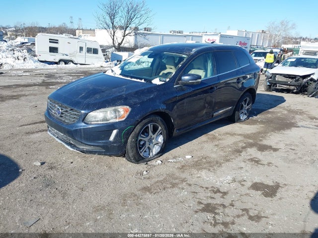 2015 VOLVO XC60 YV4902RK2F2745463 Photo 1