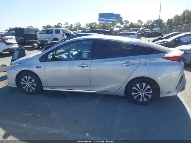 JTDKAMFP7N3197403 Toyota Prius Prime Xle