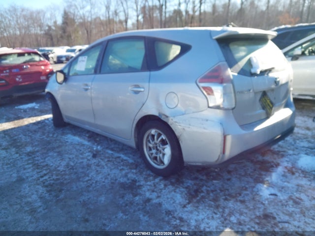 2015 TOYOTA PRIUS V JTDZN3EU5FJ027669 Photo 2