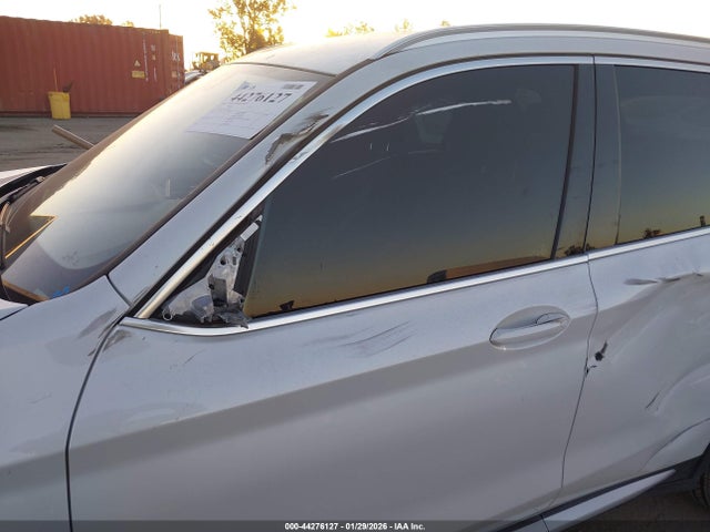 5UXTR7C56KLF23805 BMW X3 Sdrive30i