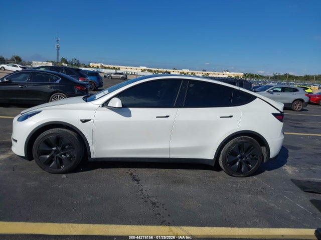 Tesla Model Y Rwd 2024 7SAYGDED2RF206990 Image 15