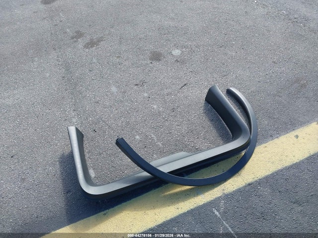Tesla Model Y Rwd 2024 7SAYGDED2RF206990 Image 12