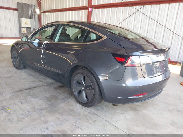 44276311 :رقم المزاد ، 5YJ3E1EB5JF077206 vin ، 2018 Tesla Model 3 Long Range/performance مزاد بيع