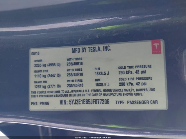 44276311 :رقم المزاد ، 5YJ3E1EB5JF077206 vin ، 2018 Tesla Model 3 Long Range/performance مزاد بيع