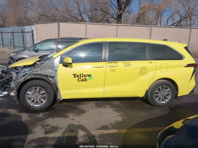 Toyota SIENNA XLE 2022 5TDYRKEC3NS108575 Image 15
