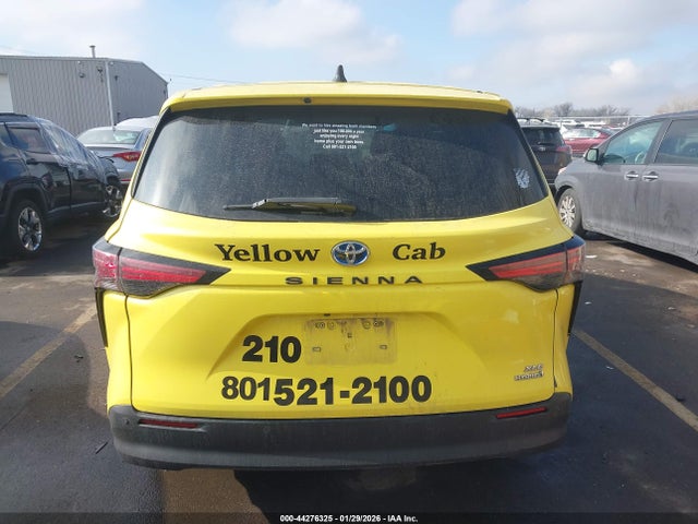 Toyota SIENNA XLE 2022 5TDYRKEC3NS108575 Image 17