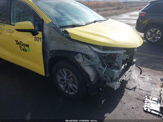 Toyota SIENNA XLE 2022 5TDYRKEC3NS108575 Image 18