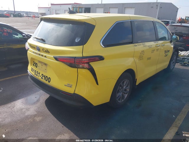 Toyota SIENNA XLE 2022 5TDYRKEC3NS108575 Image 4